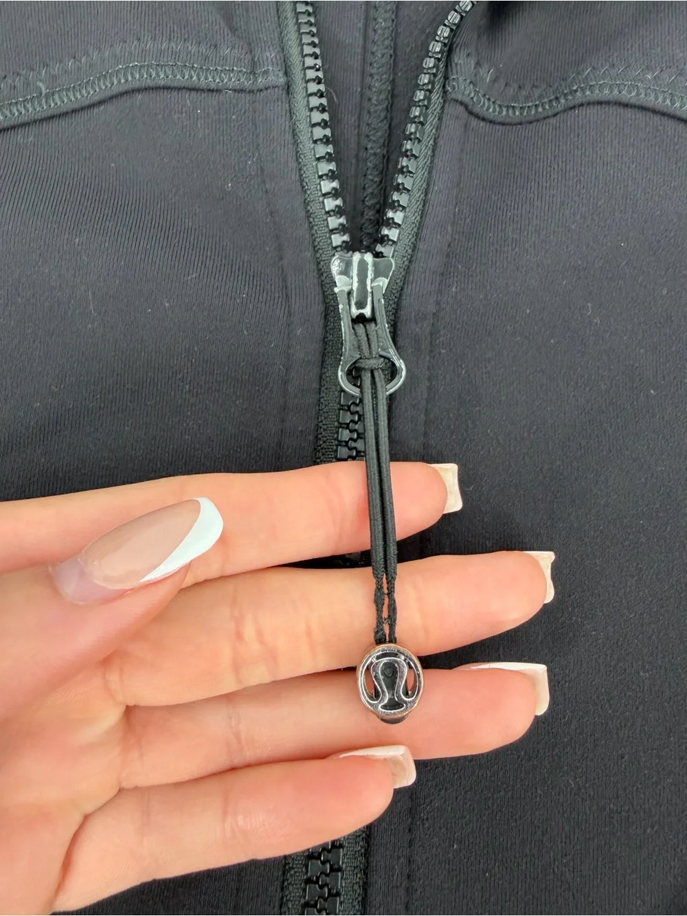 Lululemon Forme Jacket Black Full Zip Thumbholes Size 6 athleisure yoga Pilates